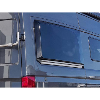 Sklolaminátový rozšiřující boční panel karoserie pro VW Crafter a MAN TGE, pravá strana (za posuvnými dveřmi)
