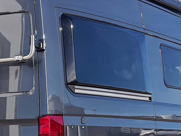Sklolaminátový rozšiřující boční panel karoserie pro VW Crafter a MAN TGE, pravá strana (za posuvnými dveřmi)