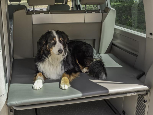 Matrace pro psa DOG PAD z koženky na prodloužení lůžka VW California Ocean a Coast, šedá, 111 × 78 cm