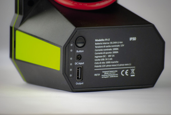 Startovací zdroj Jump Starter 2000A s LiFePO4 akumulátorem