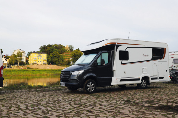 Rolety zatemňovací boční REMIfront, Mercedes Sprinter (od r. v. 2019, s madlem), šedé