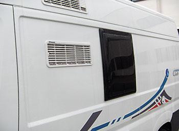 Okno otevírací pro Fiat Ducato / Peugeot Boxer / Citroën Jumper (boční okno P+L, 750 × 465 mm)