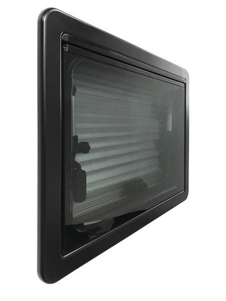 Výklopné izolační okno Carbest s vnitřním rámem a roletami, 1100 × 450 mm