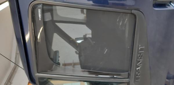 Slunečník a protihmyzí síť Sonniboy pro Ford Transit (2000–2012), kabina řidiče (levá a pravá strana), tepelná ochrana