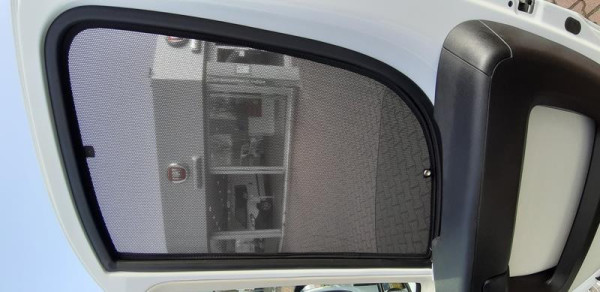 Clona sluneční a protihmyzí síť Sonniboy pro Fiat Ducato (250/290, od roku 2006), kabina řidiče (levá a pravá strana), tepelná ochrana