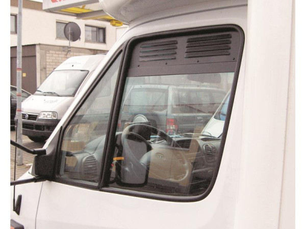 Mřížka větrací okenní Airvent pro Mercedes Sprinter a VW Crafter 2006–2018 (hliníková větrací mřížka do oken kabiny s moskytiérou, černá)