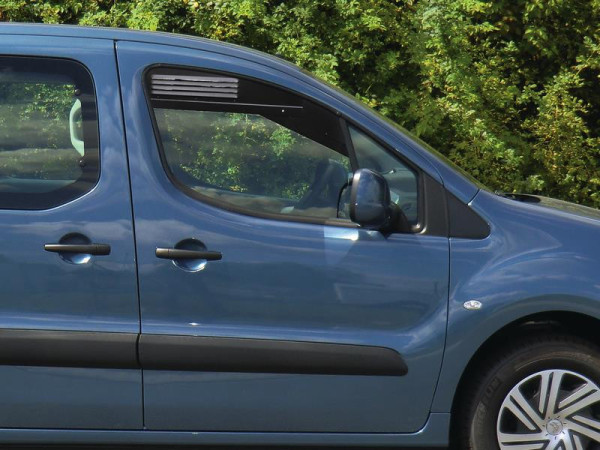 Mřížka větrací do oken kabiny pro Citroën Berlingo II a Peugeot Partner Tepee (2008–2018)