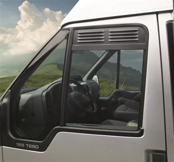 Mřížka větrací okenní Airvent pro Ford Transit 2000–2013 (hliníková ventilační vložka do okna kabiny řidiče a spolujezdce)
