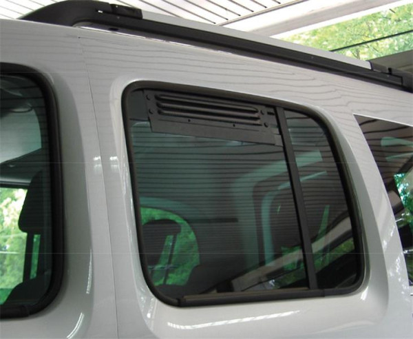 Mřížky větrací okenní Airvent pro Mercedes Citan a Renault Kangoo (sada 2 ks do zadních bočních oken se stahovacím mechanismem, hliník, černá)