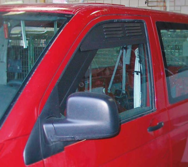 Mřížky větrací do oken kabiny Airvent pro VW LT2 (1996–2005), sada 2 ks (integrovaná moskytiéra, ochrana proti dešti a vloupání)