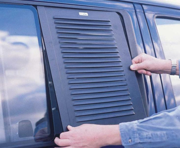Mřížky větrací okenní Airvent pro Opel Movano B a Renault Master III od 2014 (sada 2 ks do předních oken kabiny řidiče a spolujezdce, hliník, černá)