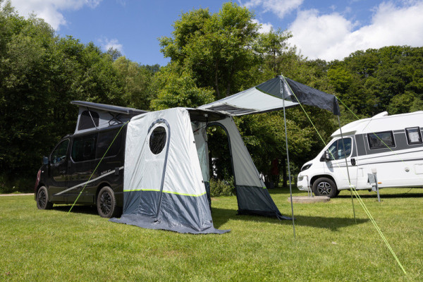 Zadní stan Trapez pro výklopné zadní dveře Toyota Hiace H200