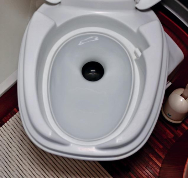 Porcelánová vložka Twusch pro toalety Thetford C2, C3 a C4