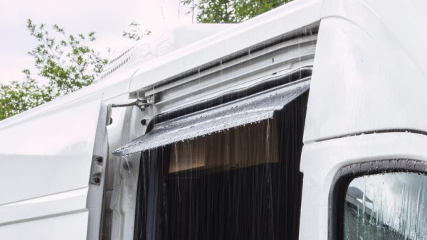 Okapnice dešťová REMIcare Van pro posuvné dveře Fiat Ducato – černá