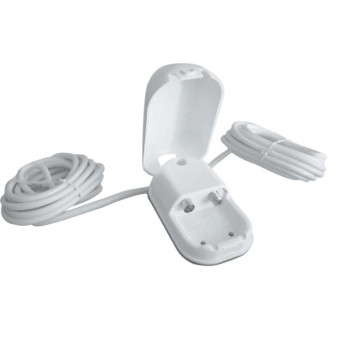 Dvojitá externí zásuvka pro satelitní systémy a pozemní antény