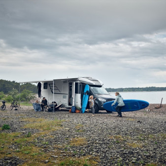 Markýza Thule Omnistor 5200, 3,15 m Mystic Grey, antracitové pouzdro