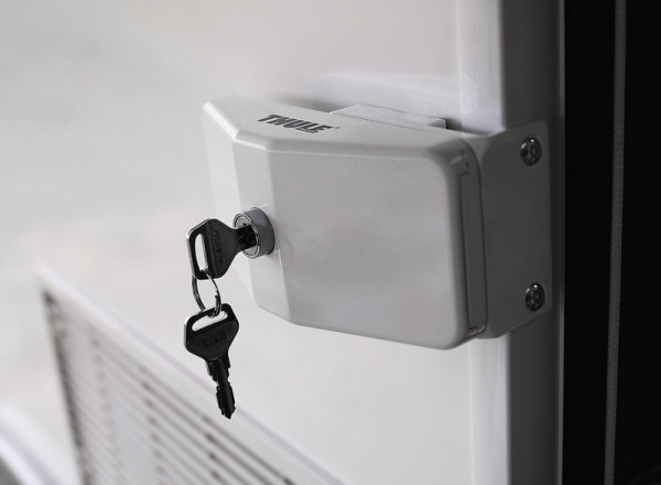 Zámek bezpečnostní přídavný na dveře karavanu a obytného vozu Door Lock montáž na rám dveří