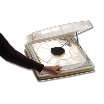 Sada ventilátoru pro střešní okno Thule Omni-Vent (40 × 40 cm)