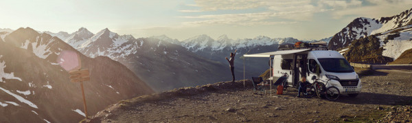 Střešní kazetová markýza Thule Omnistor 6300 5,00 m (bílá, safírově modrá)