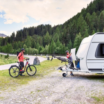 Nosič kol na oje Thule Caravan Superb, stříbrný