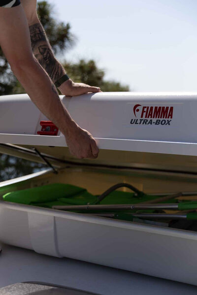 Zadní úložný box Fiamma Ultra-Box 2, bílý (zátěžový ABS plast, vnitřní objem cca 320 l)