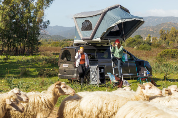 Střešní stan GentleTent 220 × 140 cm – nafukovací konstrukce, pro 2–3 osoby
