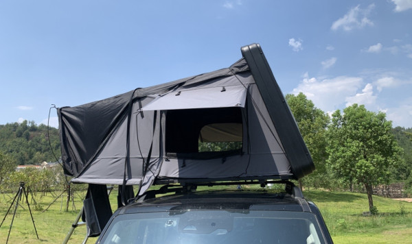 Střešní stan Discovery s ABS skořepinou 210 × 160 cm – boční otevírání