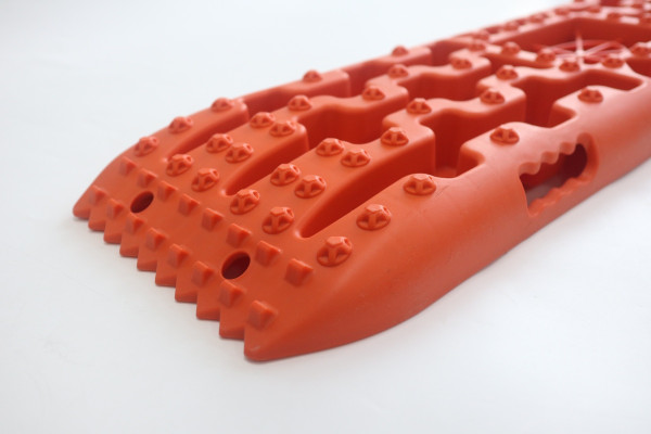 Vyprošťovací desky 104,5*28,5 cm – trakční podložky pro off-road, nosnost 10 t, 2ks