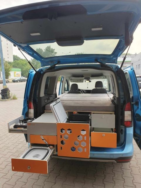 Vestavba dodávková - ALLBOX MINIVAN s postelí