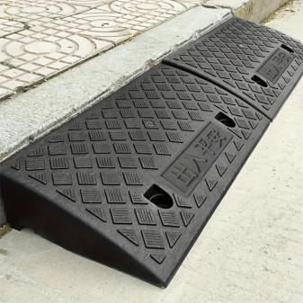 Sada 2 přenosných ramp s neklouzavým povrchem, šíře 1m