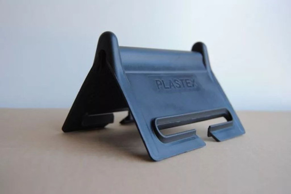 Roh ochranný palstový černý 130x100mm s uchem, max 75mm pás