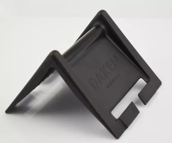 Roh ochranný plastový černý 130x118mm s uchem, max. 75mm pás