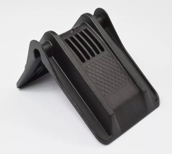 Roh ochranný plastový černý 205x160, na jakou šířku pásů