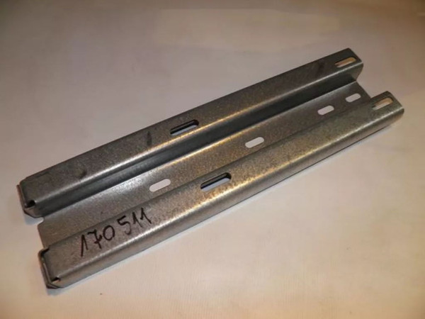 Držák skříně nářadí na Schmitz