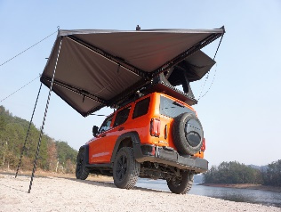Markýza vějířovitá 180°, poloměr 2.5m